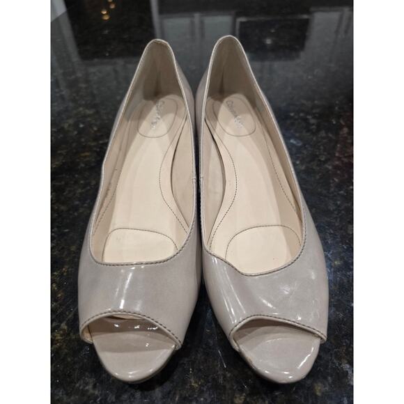 Calvin Klein Peep Toe Wedge Pumps Women's 7.5M Beige Patent Leather Comfort Heel - Picture 1 of 9